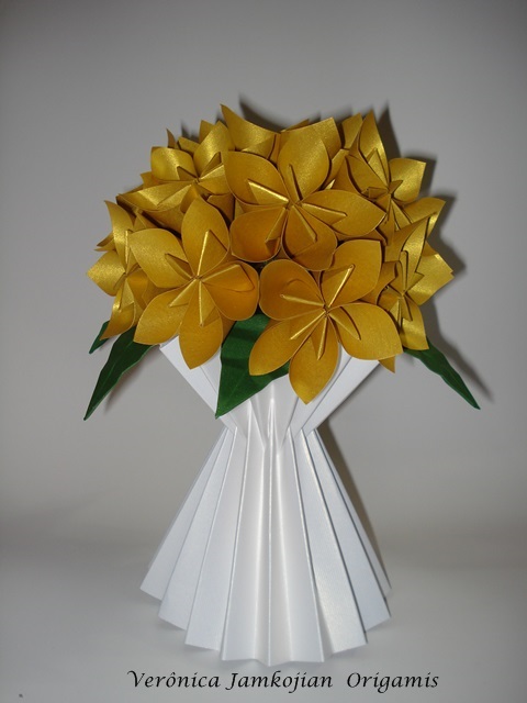vaso-plissado-com-sakuras-em-origami